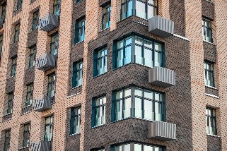 Нужно ли менять окна в новостройке от застройщика
